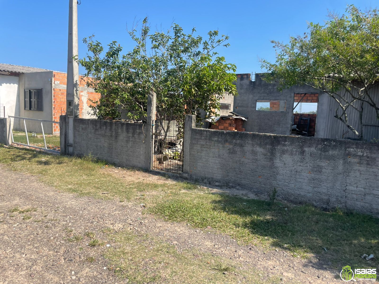 Vende-se casa mista em construção para reforma em Balneário Arroio do Silva – SC