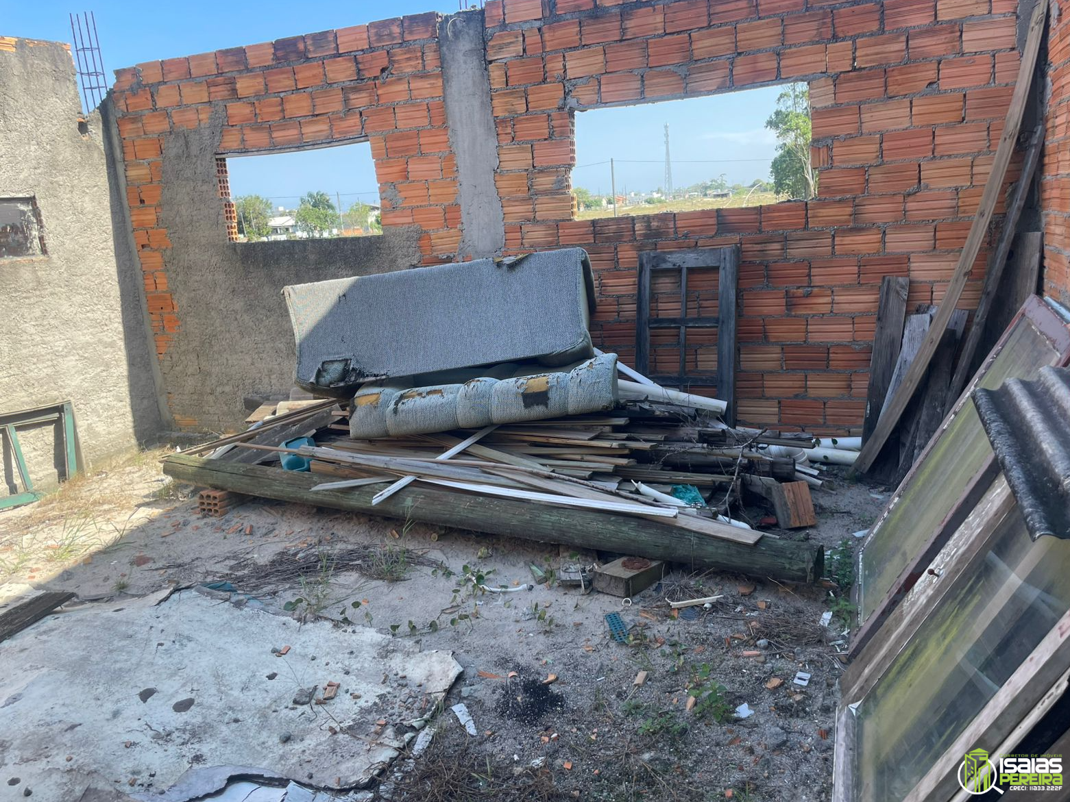 Vende-se casa mista em construção para reforma em Balneário Arroio do Silva – SC