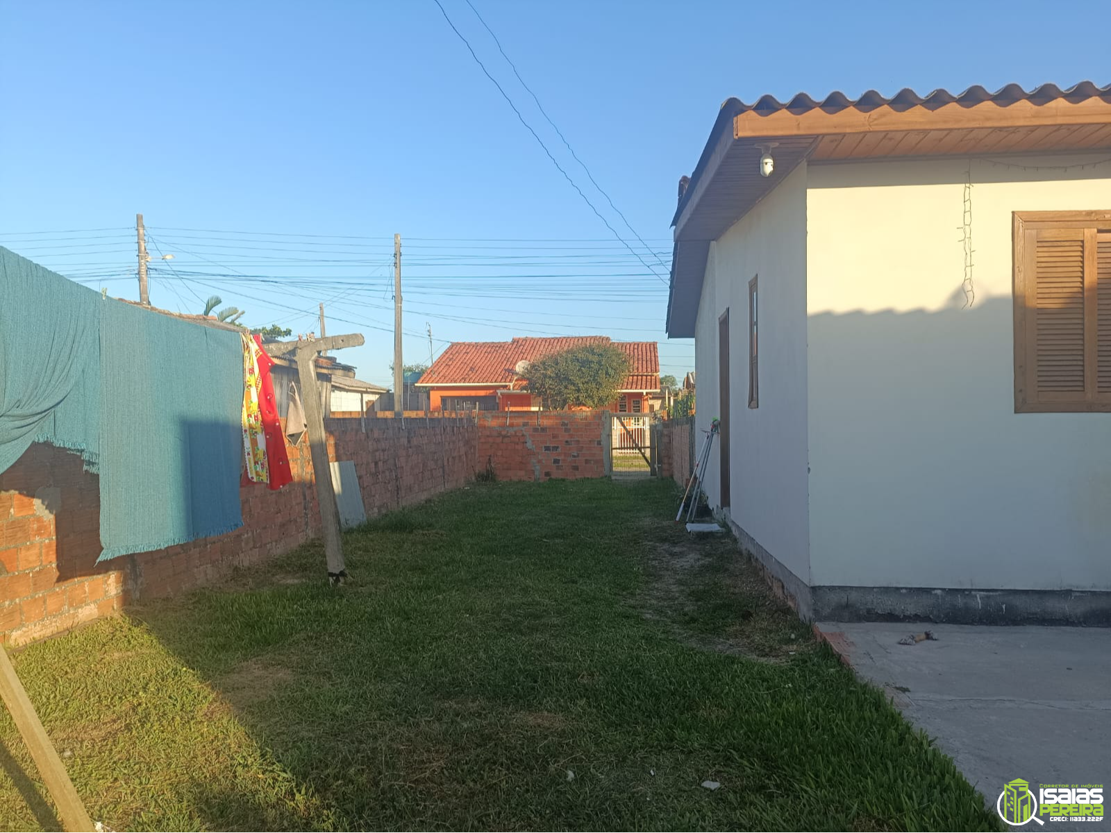 OPORTUNIDADE RARA NO LITORAL! CASA + SALA COMERCIAL POR APENAS R$ 230.000