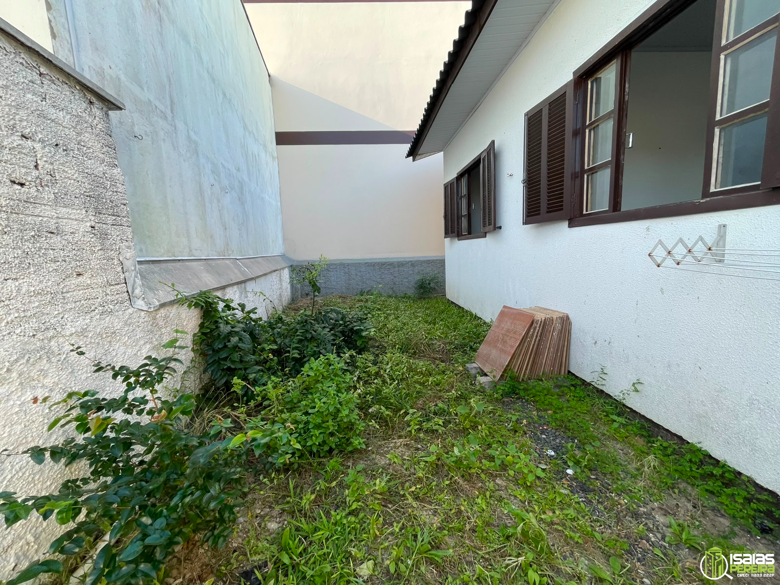 OPORTUNIDADE DE CASA NO CENTRO DE BALNEÁRIO ARROIO DO SILVA-SC!