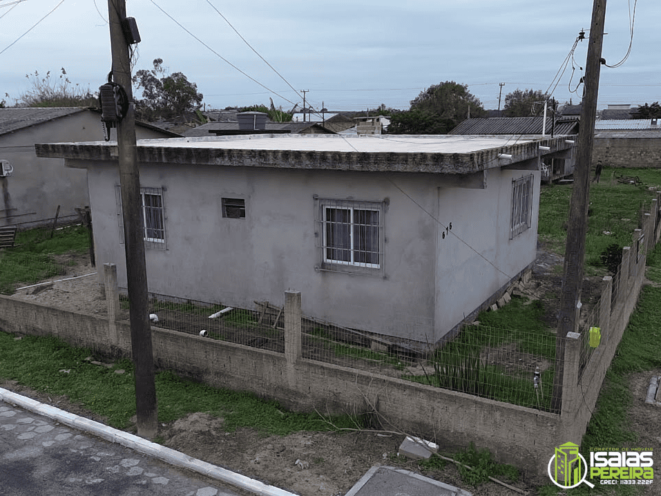 VENDE-SE CASA DE ESQUINA NA PRAIA DE BALNEARIO ARROIO DO SILVA-SC