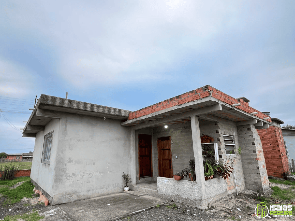 VENDE-SE CASA DE ESQUINA NA PRAIA DE BALNEARIO ARROIO DO SILVA-SC