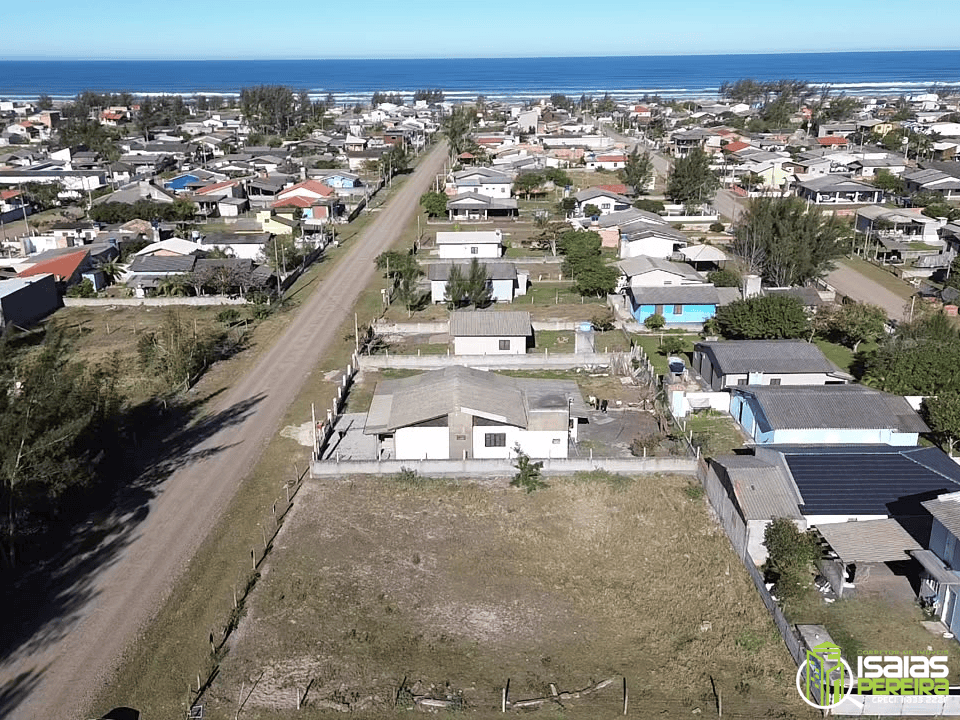 Vendem-se dois terrenos na praia de Balneario Arroio do  Silva-Sc