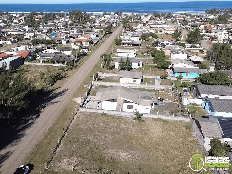 Vendem-se dois terrenos na praia de Balneario Arroio do  Silva-Sc