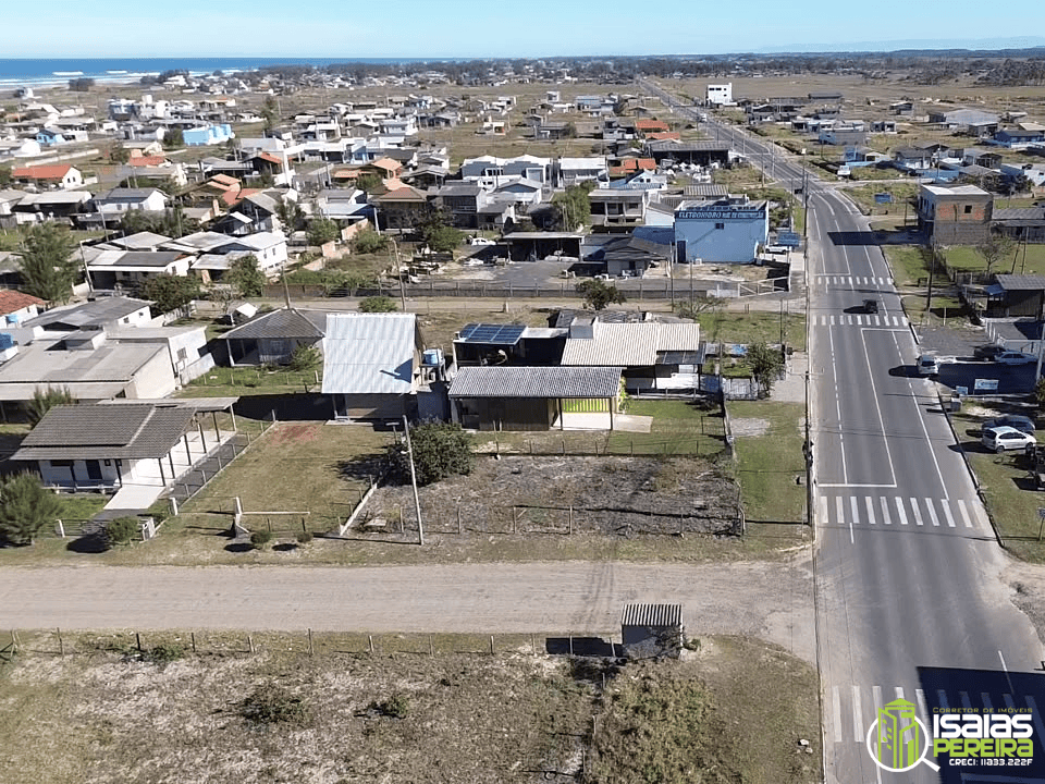 Vendem-se dois terrenos na praia de Balneario Arroio do  Silva-Sc