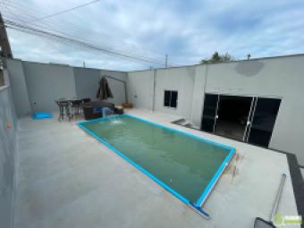 CASA COM PISCINA À VENDA EM BALNEÁRIO ARROIO DO SILVA – SC