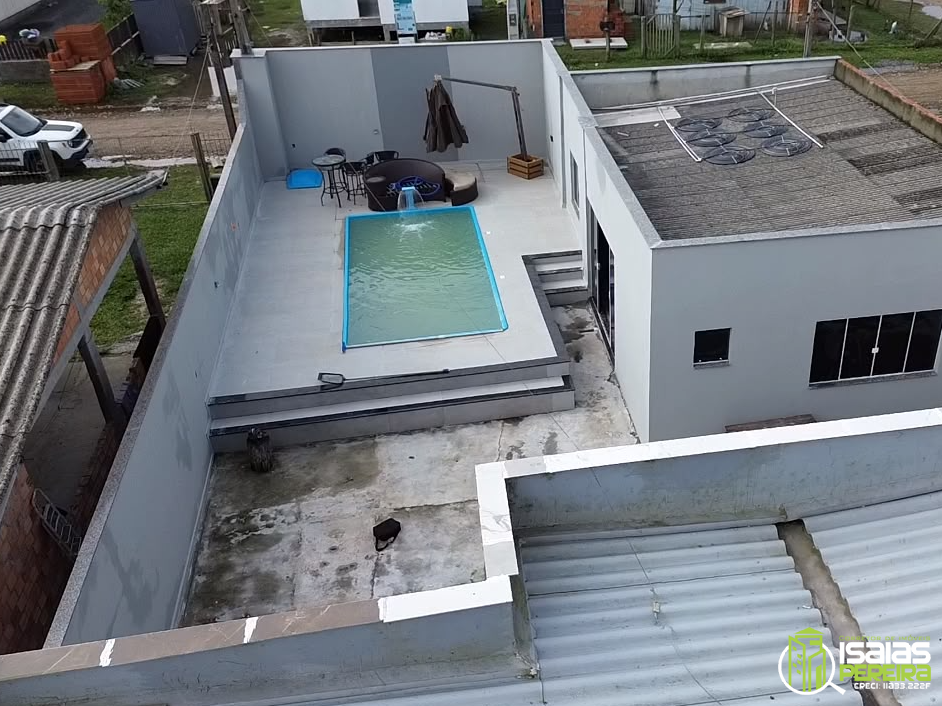 CASA COM PISCINA À VENDA EM BALNEÁRIO ARROIO DO SILVA – SC