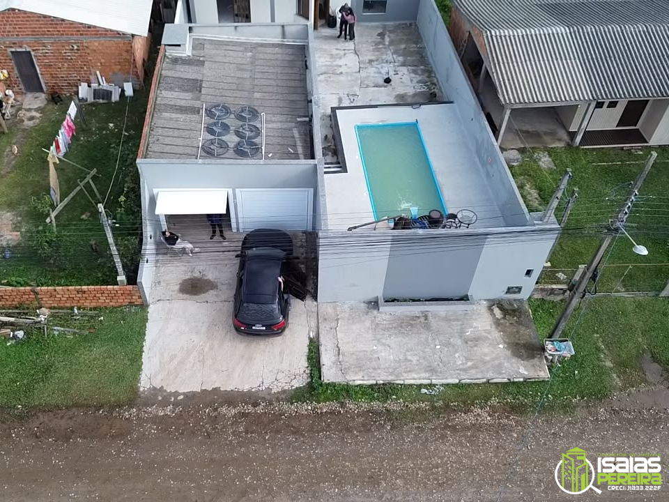 CASA COM PISCINA À VENDA EM BALNEÁRIO ARROIO DO SILVA – SC