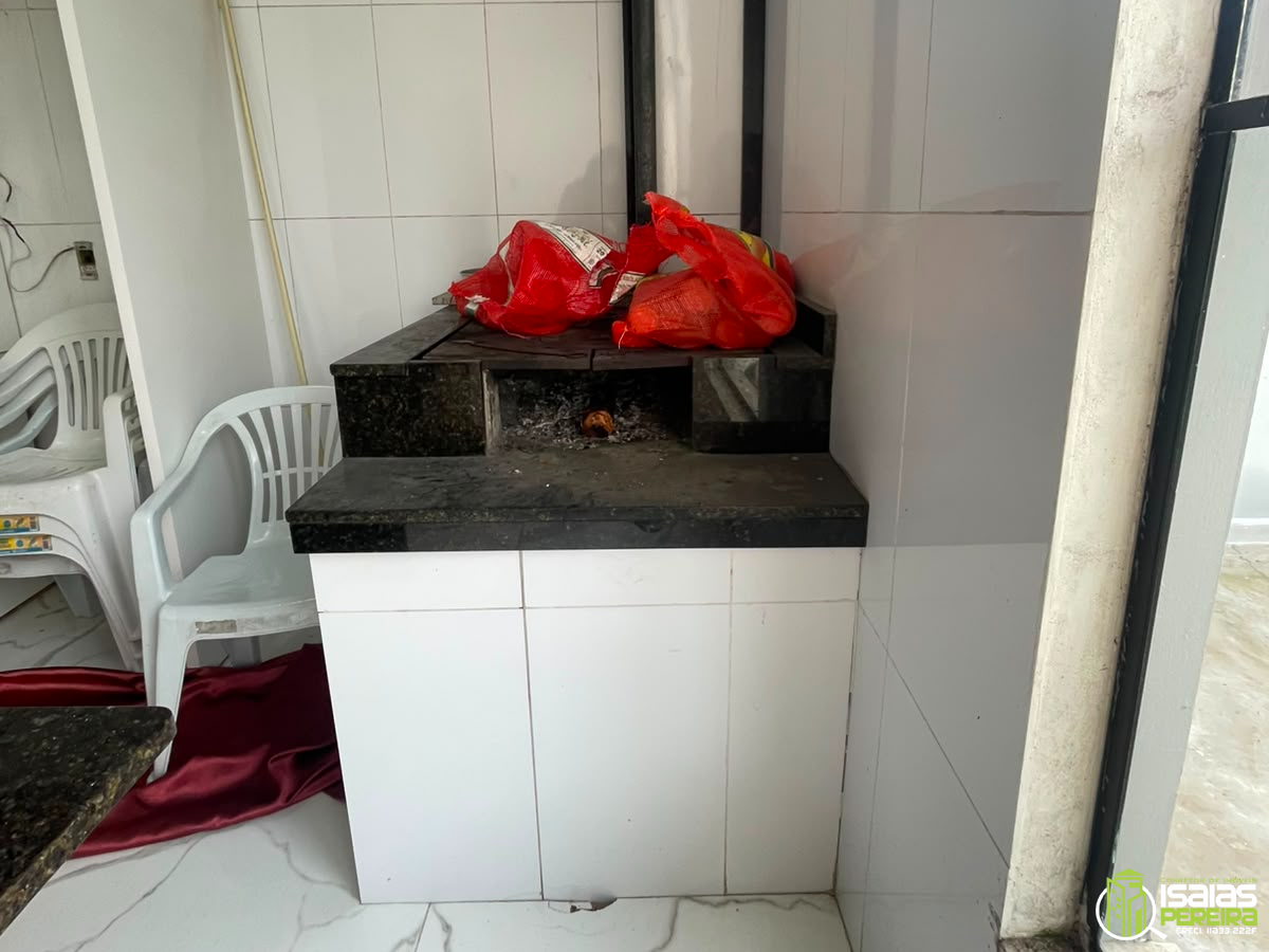 CASA COM PISCINA À VENDA EM BALNEÁRIO ARROIO DO SILVA – SC