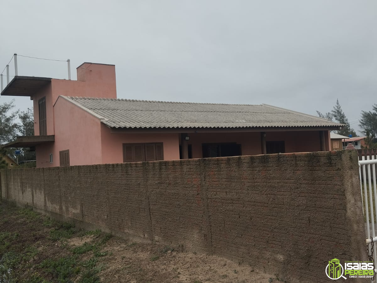 CASA DE DOIS PISOS À VENDA – PRAIA DA LAGOINHA – SC