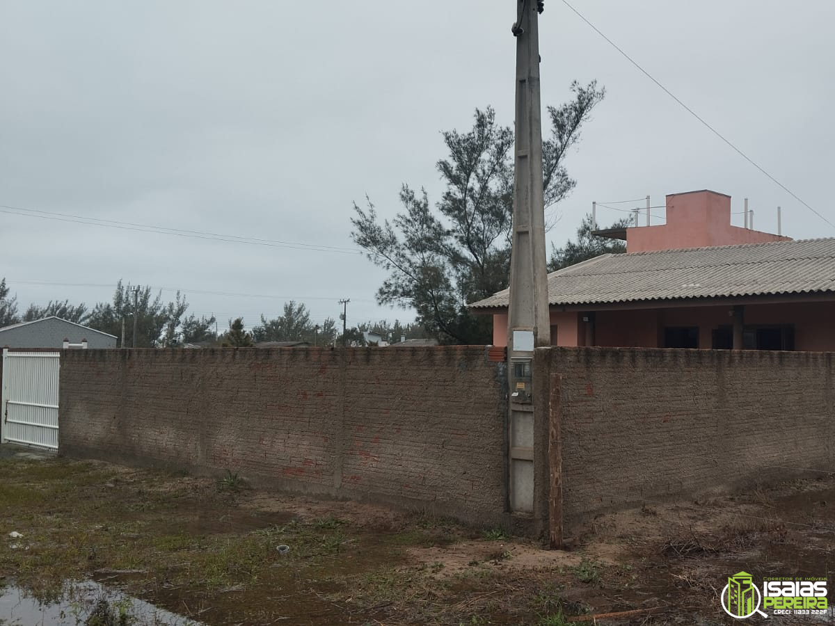 CASA DE DOIS PISOS À VENDA – PRAIA DA LAGOINHA – SC