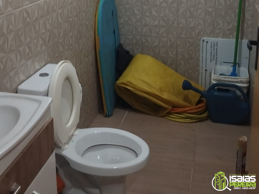 CASA DE DOIS PISOS À VENDA – PRAIA DA LAGOINHA – SC