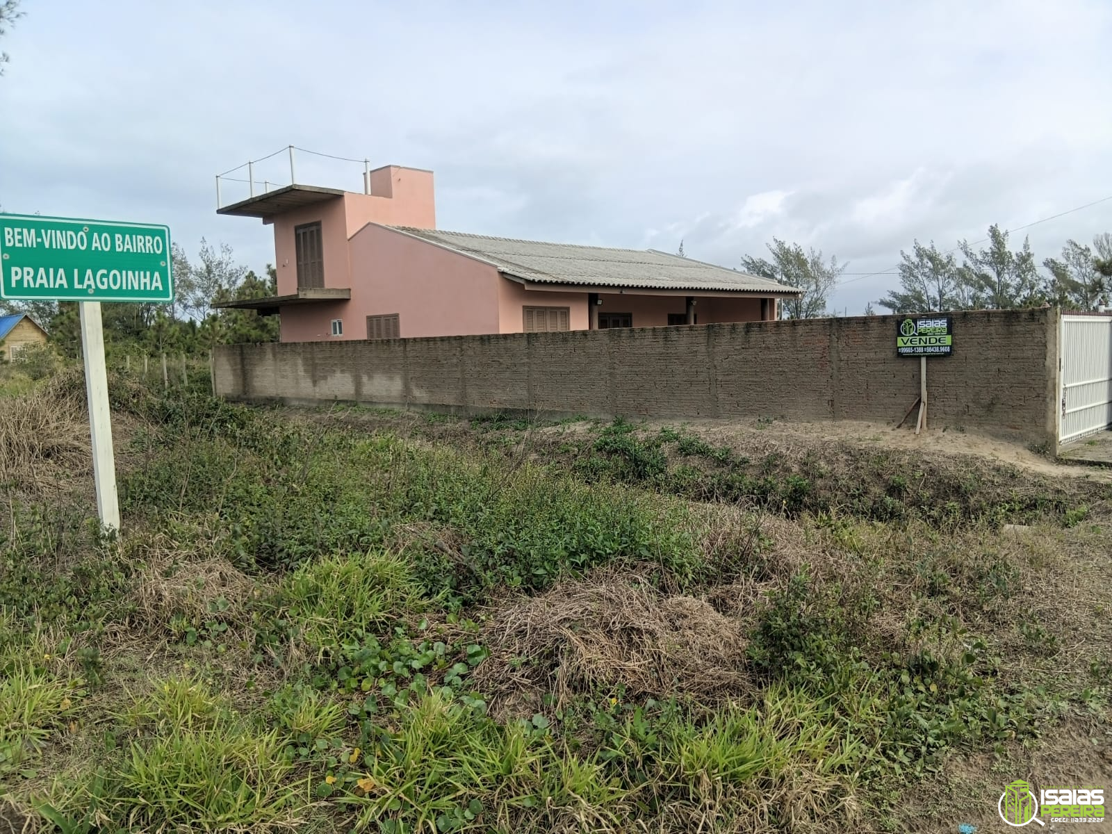 CASA DE DOIS PISOS À VENDA – PRAIA DA LAGOINHA – SC